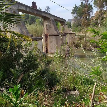 Гостьовий будинок Alojamiento La Presa Del Colindon Чулілья Екстер'єр фото